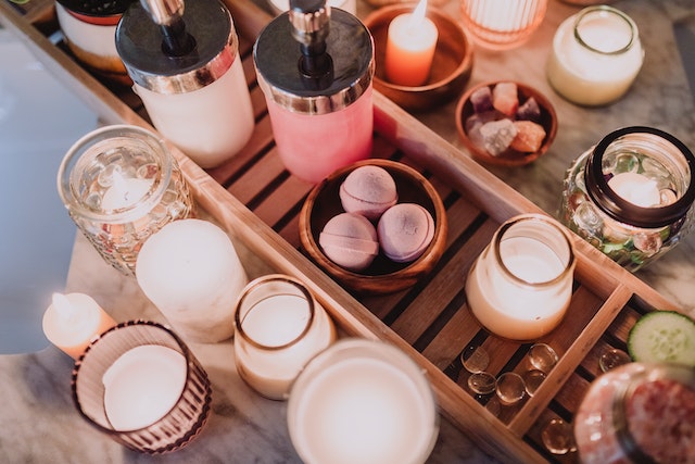 9-BENEFITS FOR BURNING SCENTED CANDLES